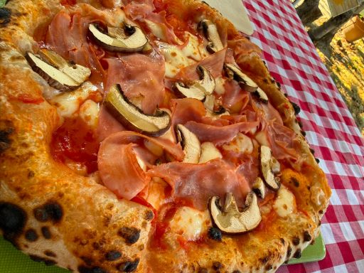 Pizza Prosciutto e Fungi